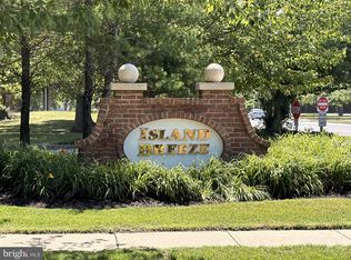 25 Island Breeze Ct, Manahawkin, NJ 08050