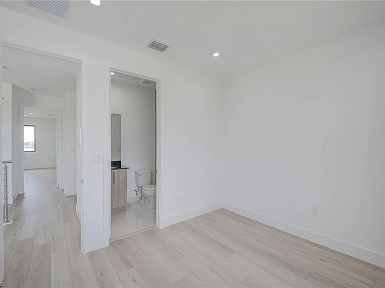 4775 Quercia Dr — Photo 27