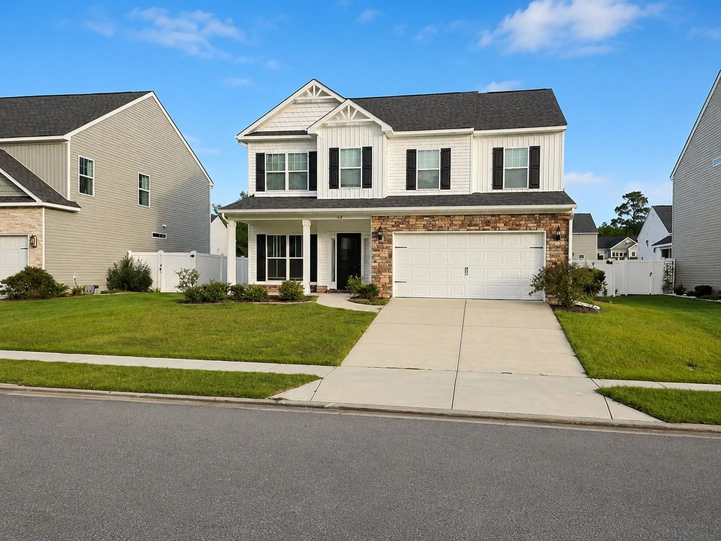 Spacious 4 bed, 2.5 bath Home with Neighborhood Amenities! — Photo 1