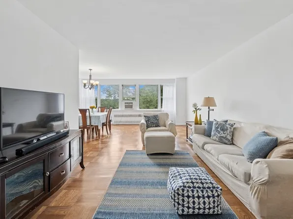 4525 Henry Hudson Parkway West image 3 of 10