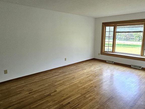 4th image of 28305 Cannon Rd