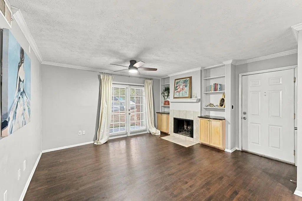 2 bed, 2.0 bath, 1073 sqft, $2,000 — Photo 1