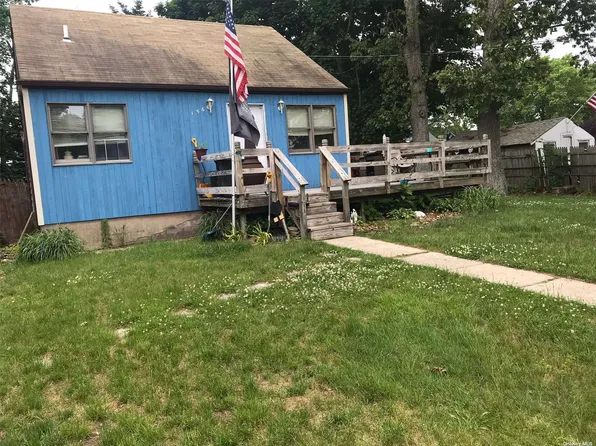 156 Coates Ave N, Holbrook, NY 11741