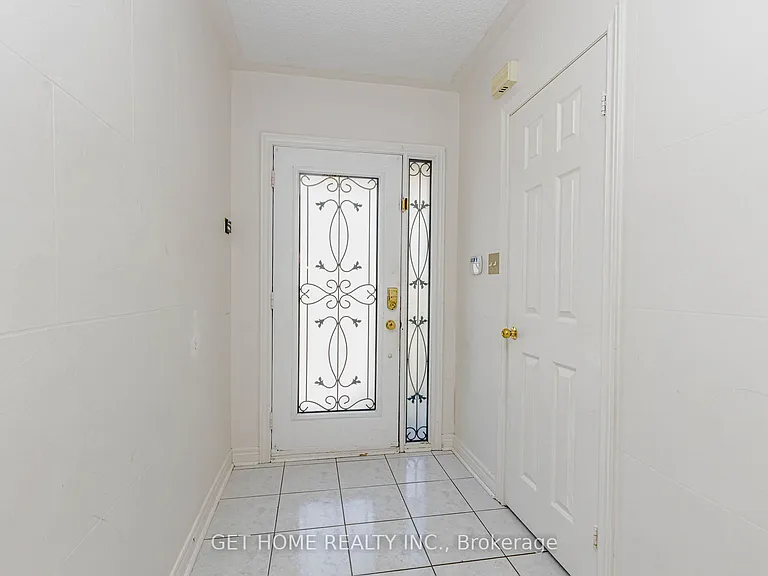147 Foxchase Ave W — Photo 9