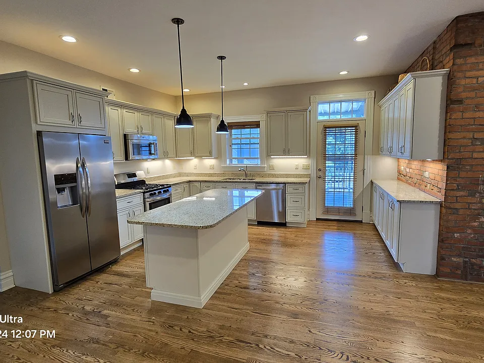 320 1st St #2