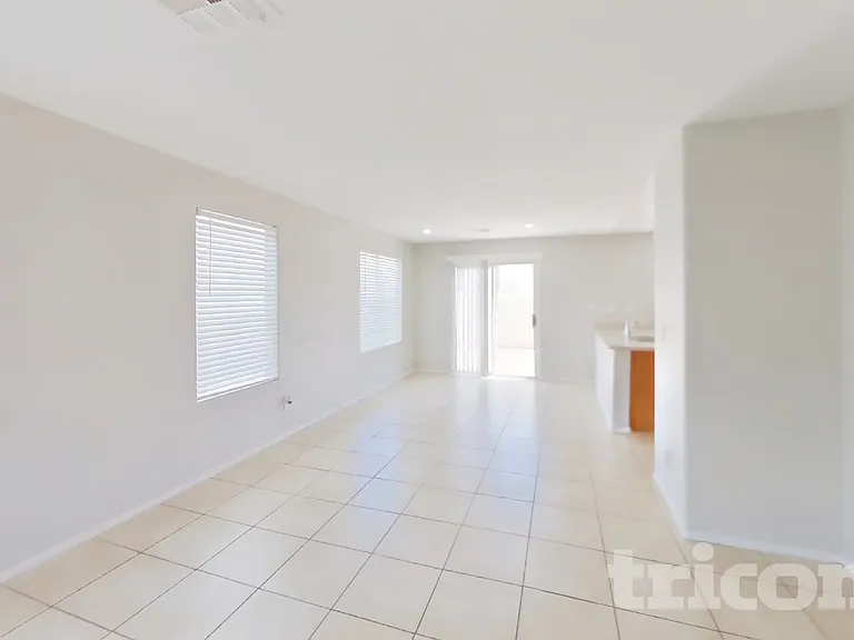 2114 Seattle Shore St — Photo 2