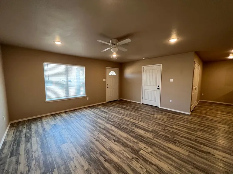 2503 N Avenue O — Photo 6