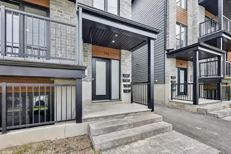 342 Shakespeare St #2 — Photo 5
