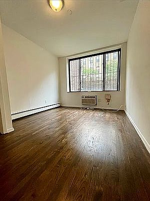 2nd image of 530 W 47th St APT 1D