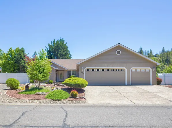 600 Yew Wood Dr, Shady Cove, OR 97539