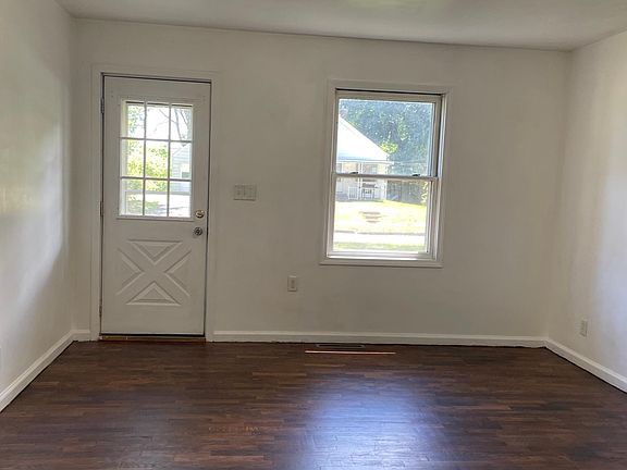 3rd image of 40 Avery Ave