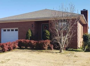 127 Lakepoint Dr, Gadsden, AL 35901