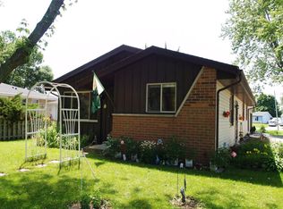 2109 Crown Point Dr, Racine, WI 53402