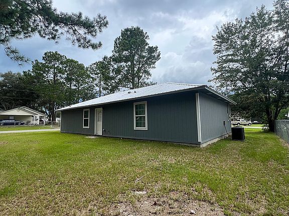 3rd image of 324 Pinecrest Dr