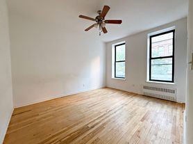 70 W 71st St