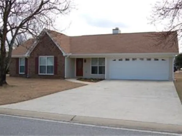 100 Ashlund Dr, Centerville, GA 31028