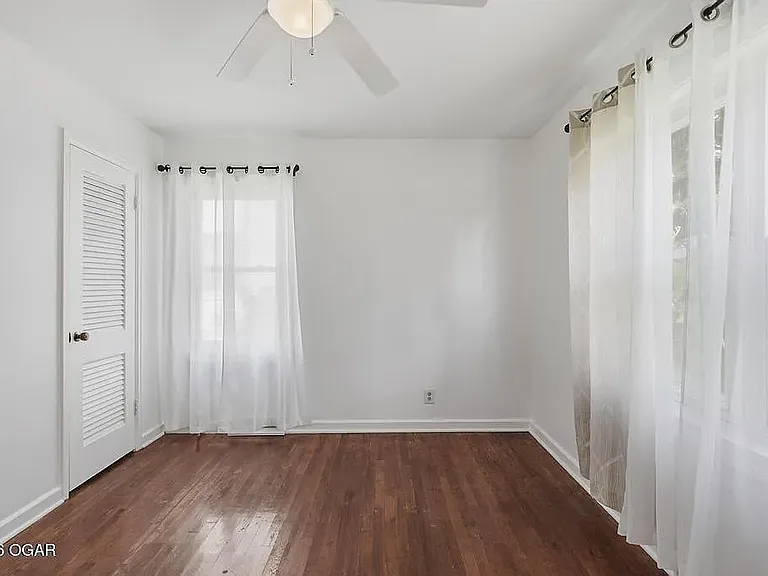 2726 E 13th St — Photo 12