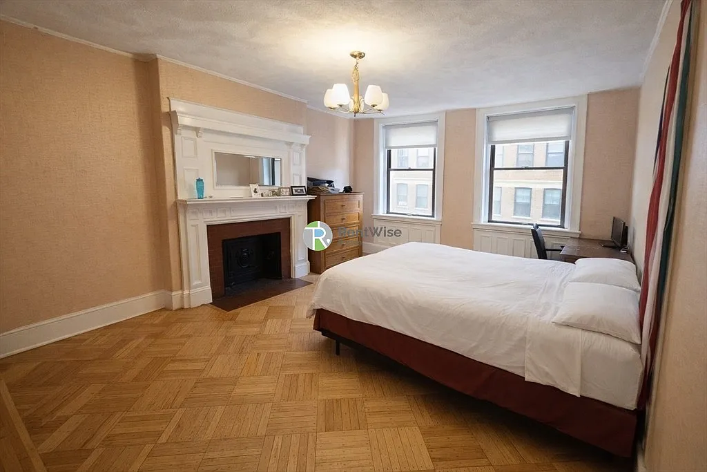 4 bed, 1.0 bath, $3,900 — Photo 1