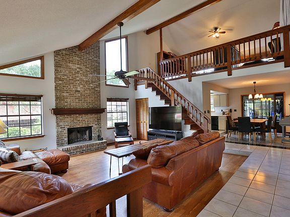 3rd image of 255 Woodstock Ct