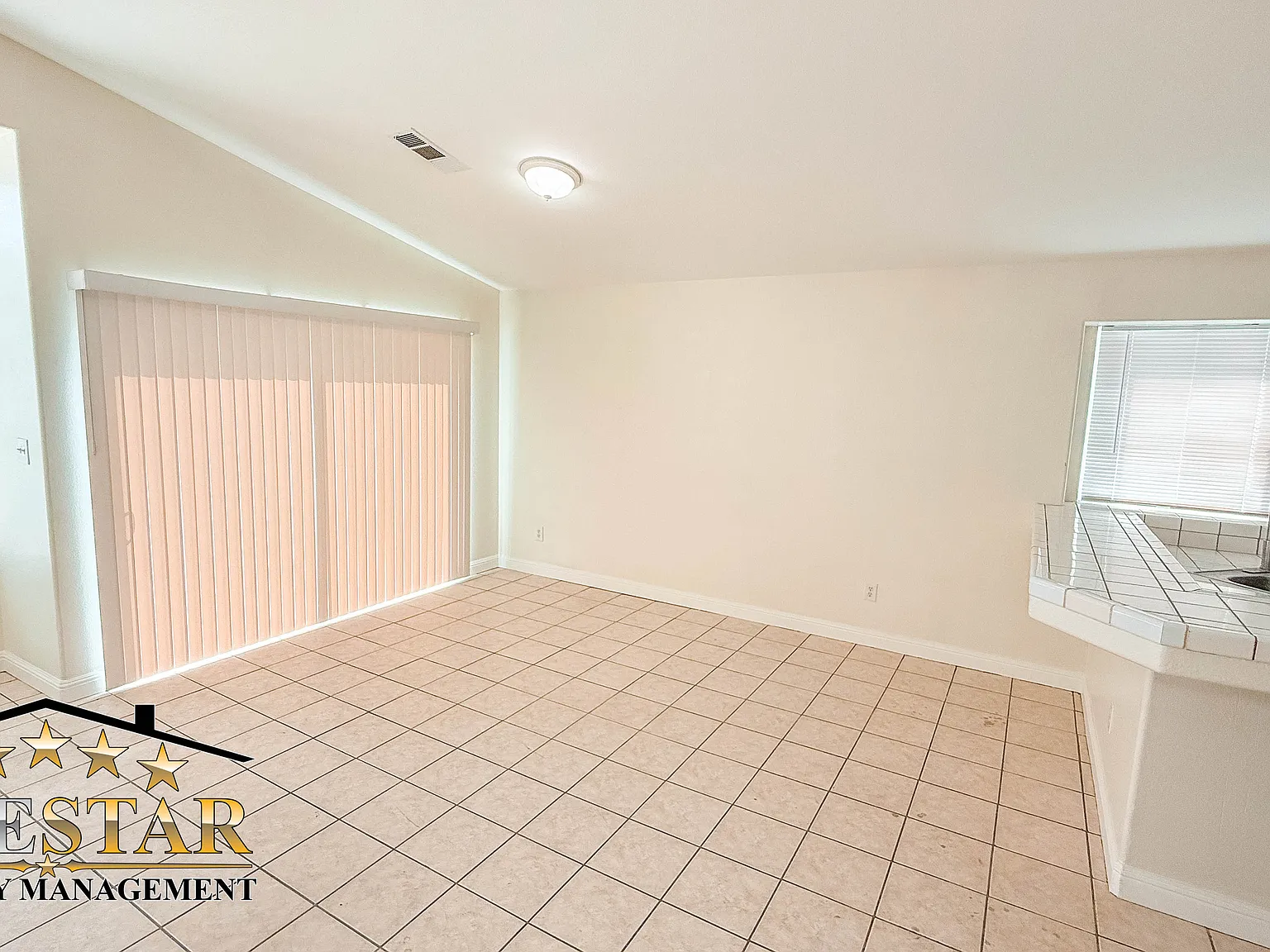 4 bed, 1877 sqft, $2,450 — Photo 3