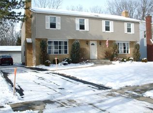 23 Fairgreen Dr, Amherst, NY 14228