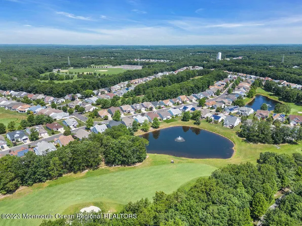 10 Oakmont Lane, Jackson, NJ 08527