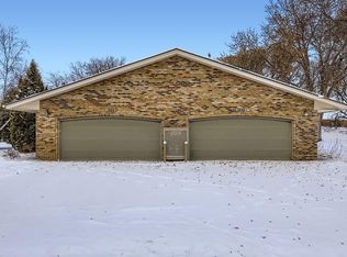 1935 Harbor Ln N, Plymouth, MN 55447