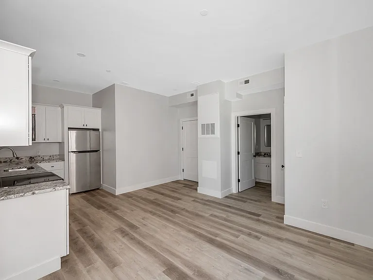 1 Lafayette Sq #204 — Photo 10