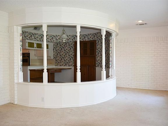 2nd image of 3921 Thistle Ln