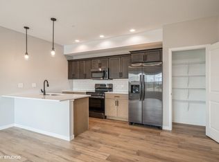 2865 Rookwood Ln UNIT 8, Marion, IA 52302