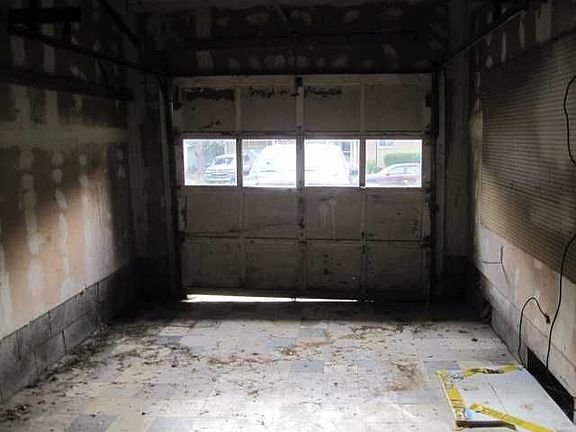 5th image of 452 Midland Dr