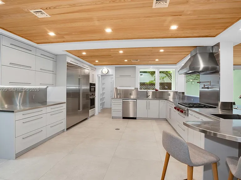 2475 S Bayshore Dr — Photo 9