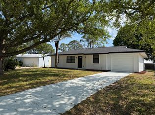 590 NW Sherbrooke Ave, Port Saint Lucie, FL 34983