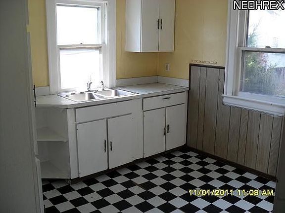 4th image of 21470 North St