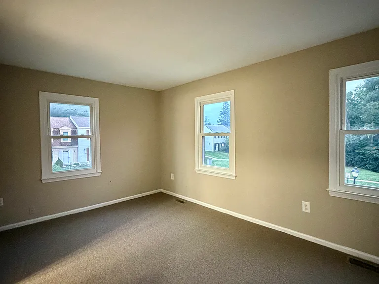 1003 Marsden Ct — Photo 9