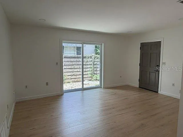 1407 Park Lake St — Photo 4
