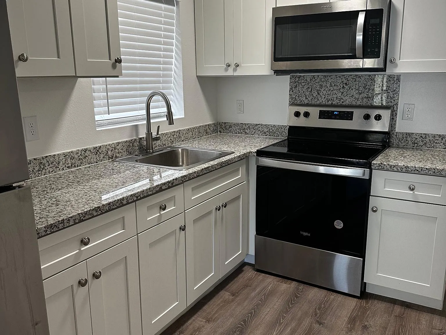2 bed, 750 sqft, $2,295 — Photo 4