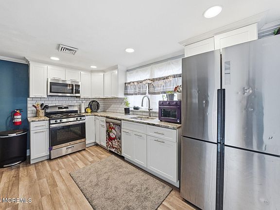 5th image of 710 Cambridge Avenue