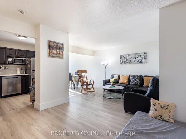 41 Marbrook St #1706, Richmond Hill, ON L4C 0Y9