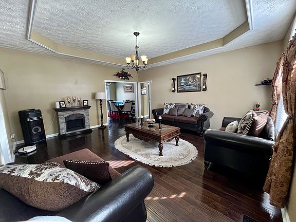 3rd image of 406 Hunterwood Dr