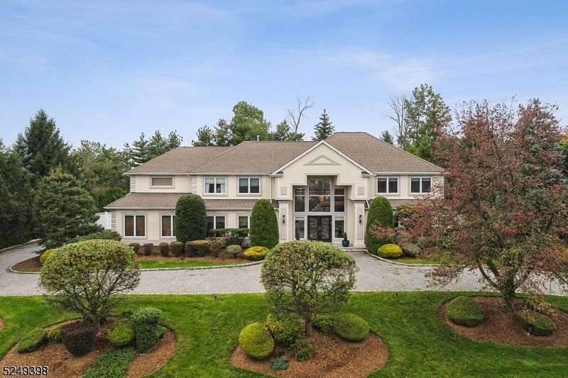 1st image of 22 Thames Dr