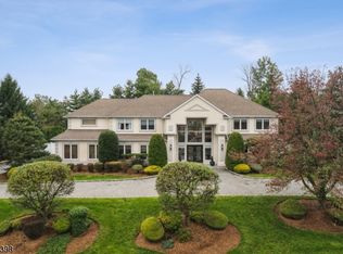 22 Thames Dr, Livingston, NJ 07039