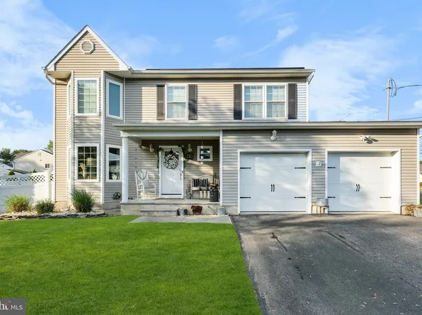 48 Poplar St, Beachwood, NJ 08722