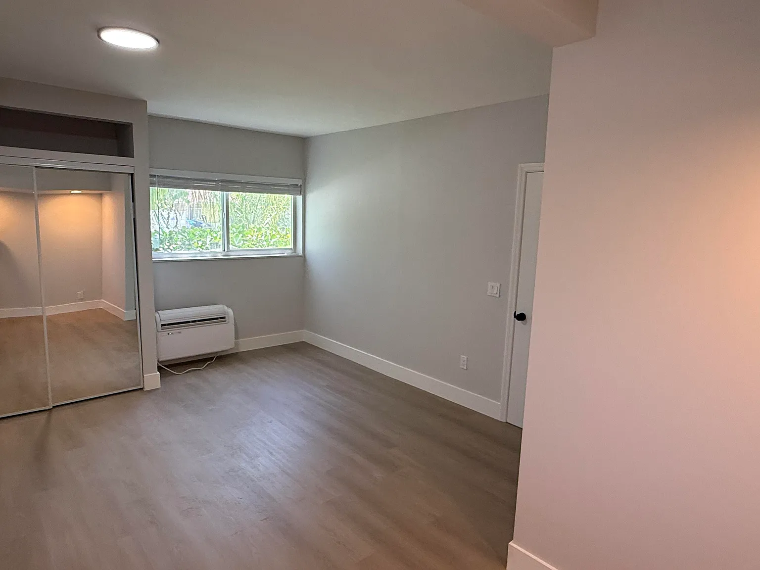 1 bed, 1.0 bath, 6524 sqft, $1,900 — Photo 4