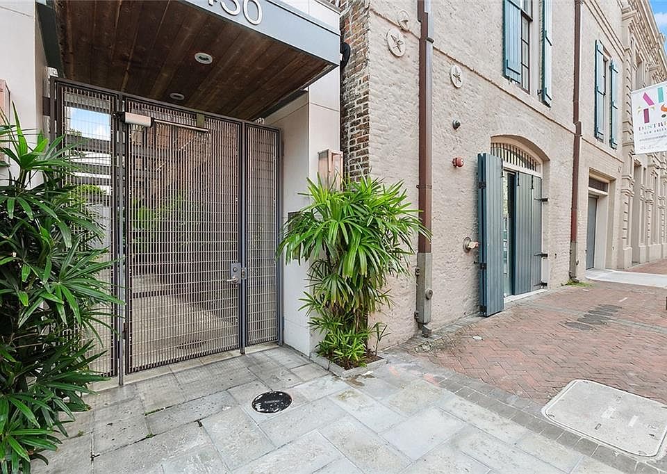 1st image of 450 Julia St APT 3A