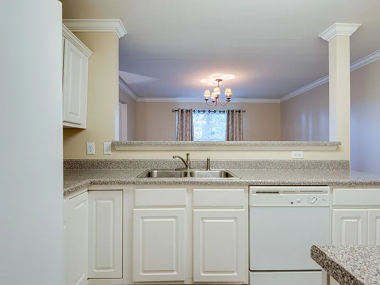 625 Heath Pl — Photo 10
