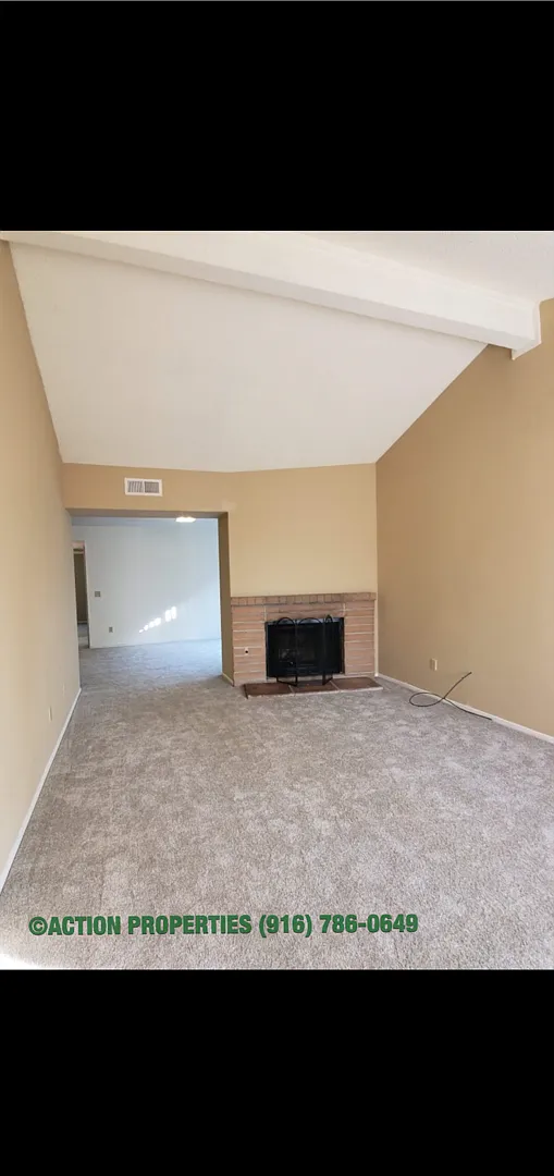 Building Photo - 502 Hyacinth Ct #B