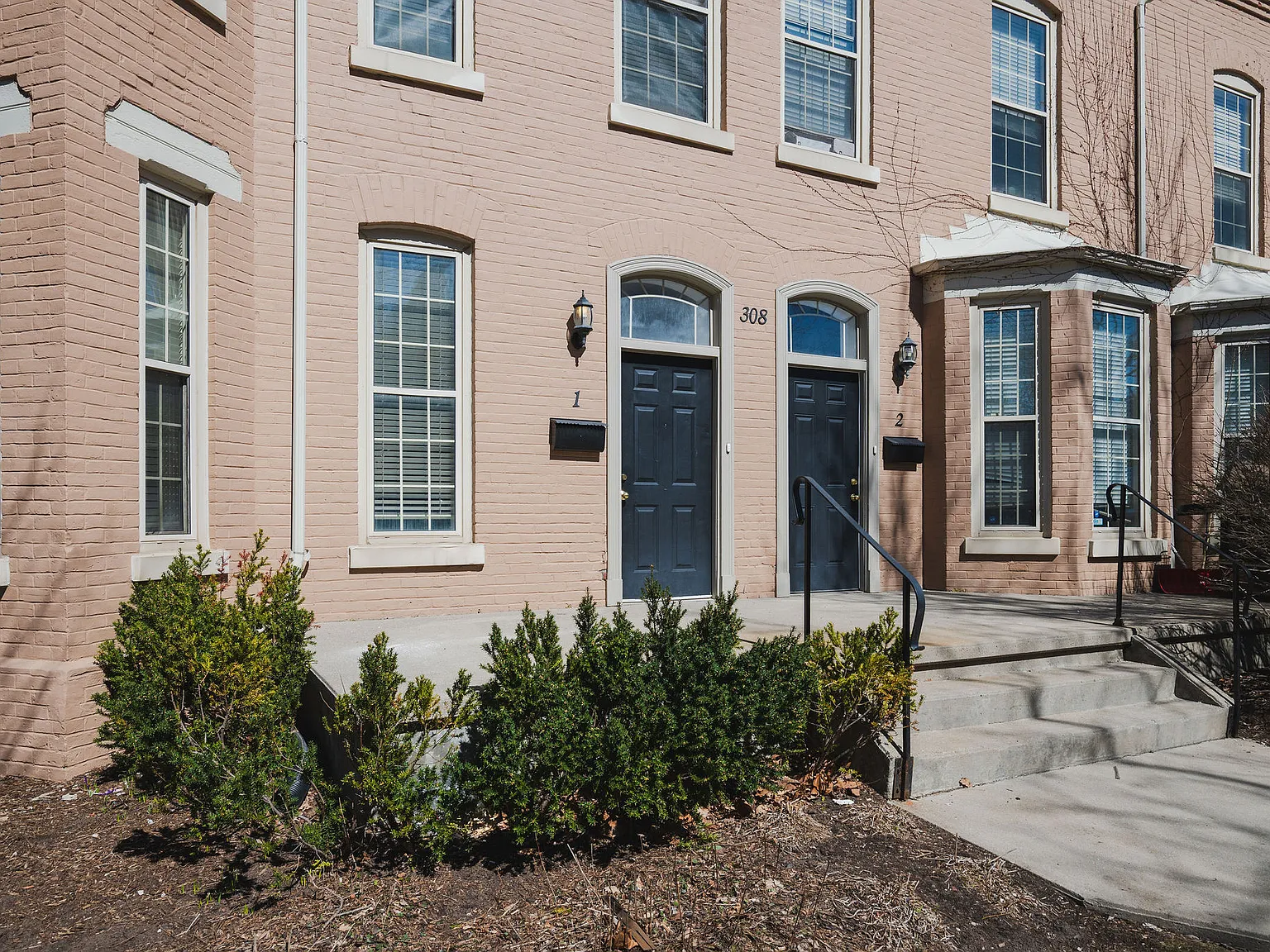 308 Queens Ave — Photo 3