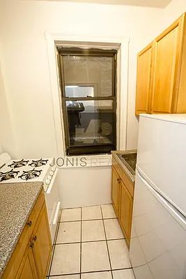 Rented by Jonis Realty | media 9