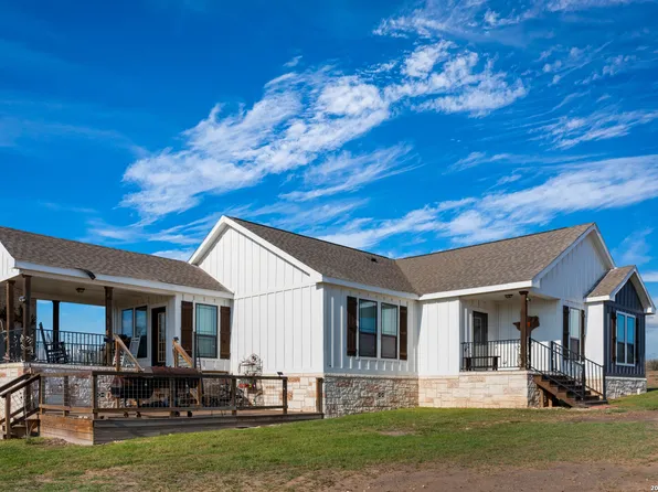 208 WELL PAD RD, George West, TX 78022
